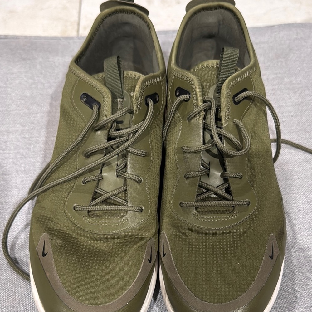 Nike Green Athletic Shoes with Mesh Upper